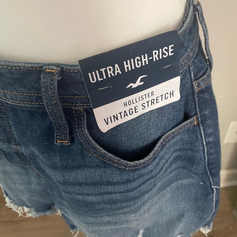 Hollister women’s high rise button fly jeans shorts new with tag